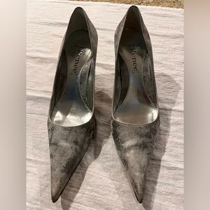 Gray point toes JRenee  size 9 like new